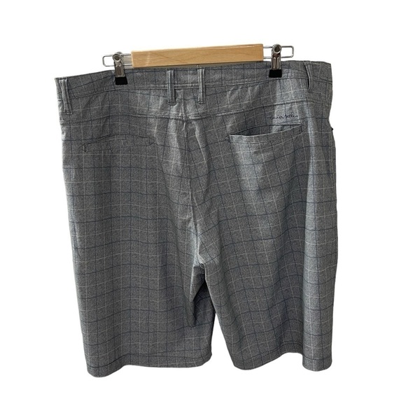 Travis Mathew Men’s Golf Shorts Size 38 Gray Plaid Stretch Performance Golfer - Picture 2 of 7